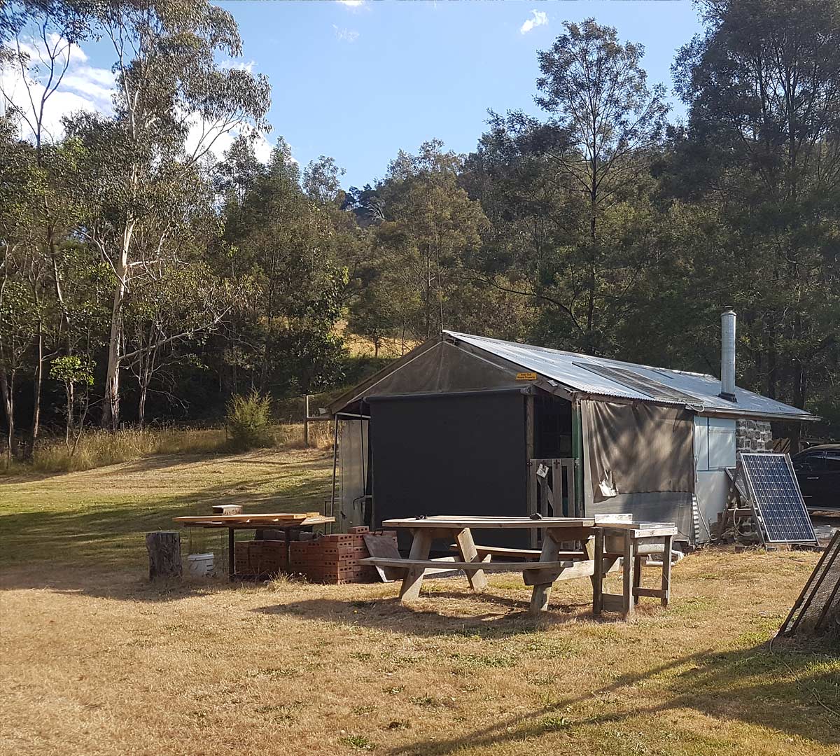 The kitchen and shelter at The Fernglade